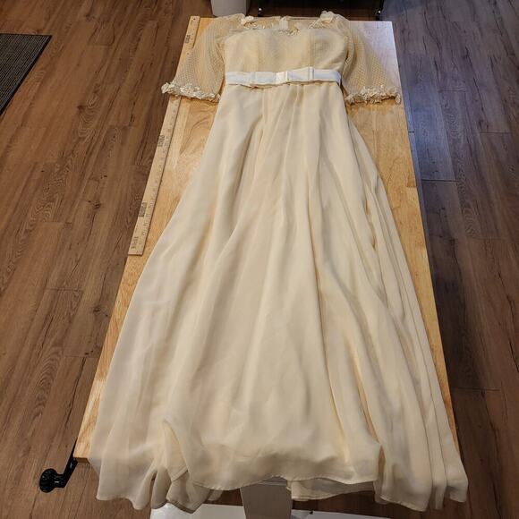 Beautiful Cream Communion Wedding Gown Lace Overlay Satin Ribbon 26" waist